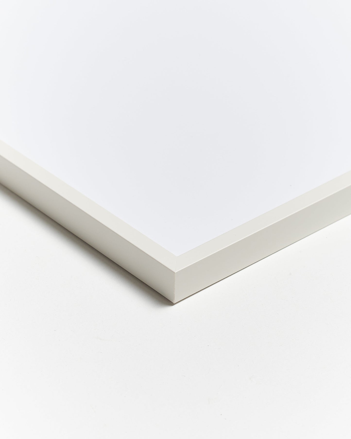 White frame 30x40cm